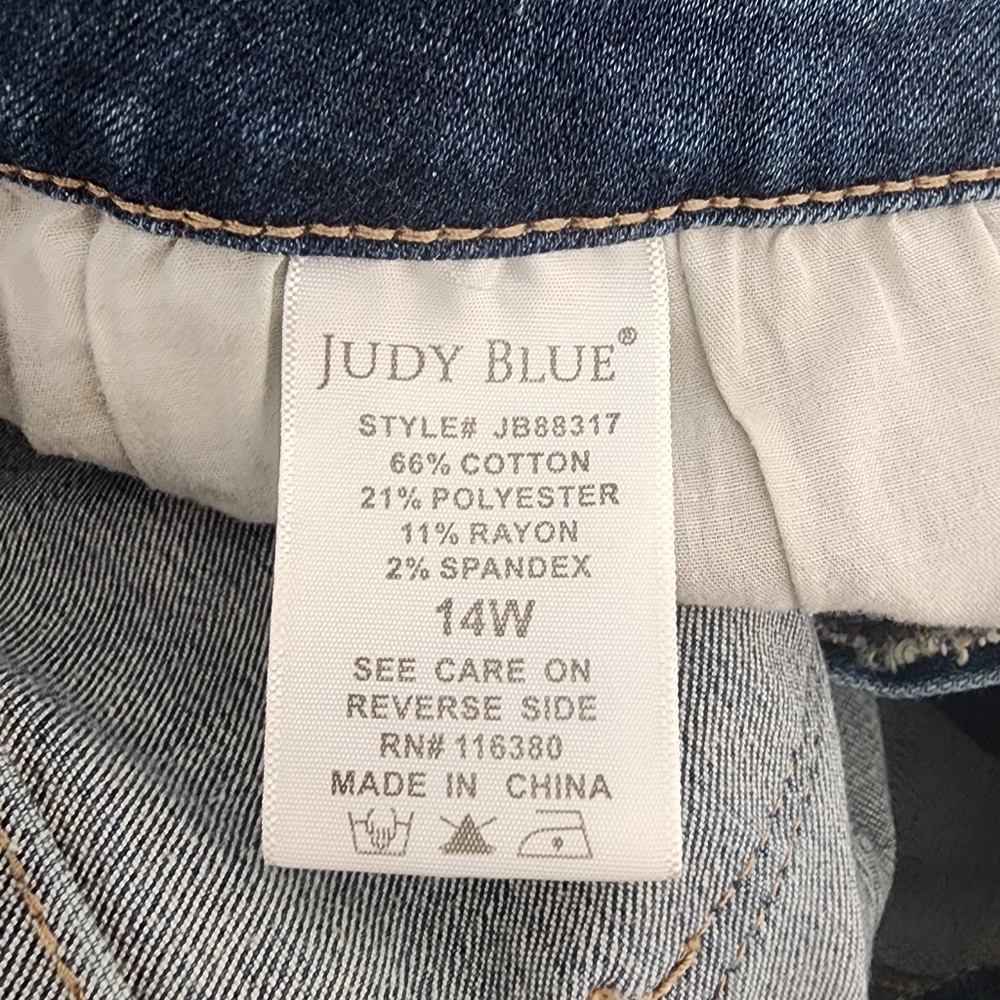 Judy Blue High Rise Boyfriend Fit Distressed Blue Jeans‎ Size 14W - Picture 10 of 11